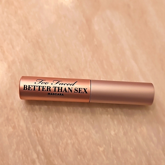 Too Faced Christmas in the City Make Up Collection...NEVER USED - Picture 10 of 10